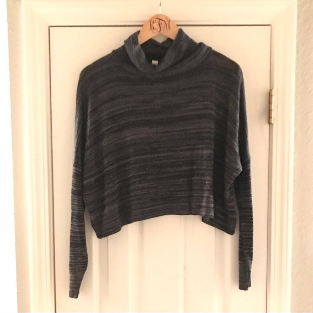 Blue Blush | Cropped turtleneck